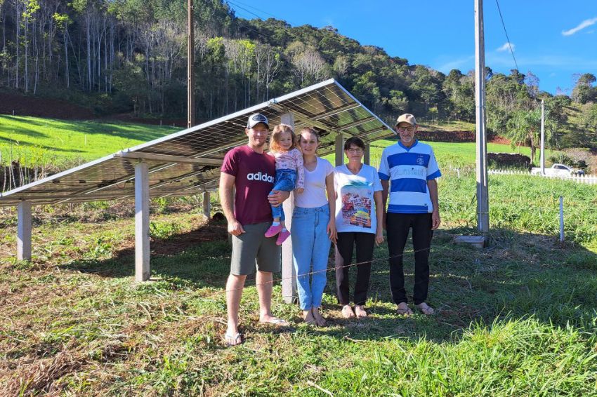 Agricultores investem em painéis bifaciais JA Solar e obtêm ganho na geração