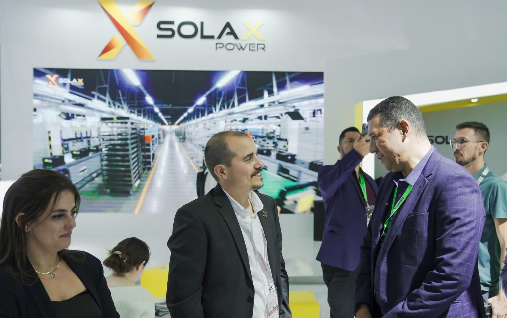 Empresa aproveitou a oportunidade do evento para se conectar com potenciais parceiros e clientes. Foto: SolaX/Divulgação