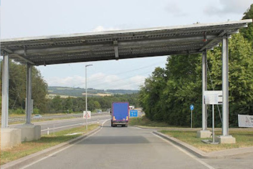 Deutschland ist Vorreiter bei einem Pilotprojekt für Autobahn-Solaranlagen