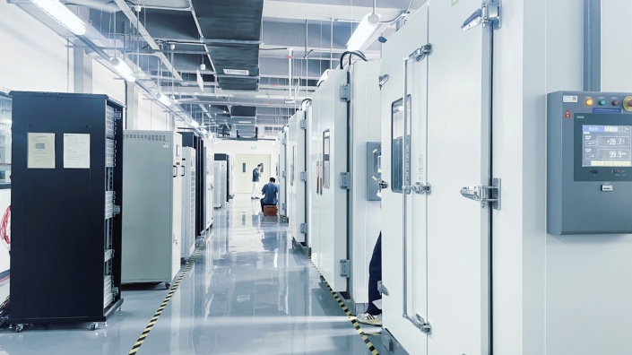 Fábrica possui cabines de ensaios automatizadas. Foto: Reprodução