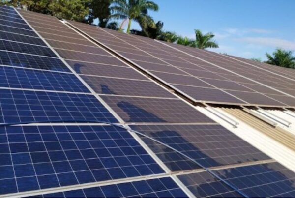 Canal Solar Limpeza dos módulos fotovoltaicos e o seu impacto na geração de energia