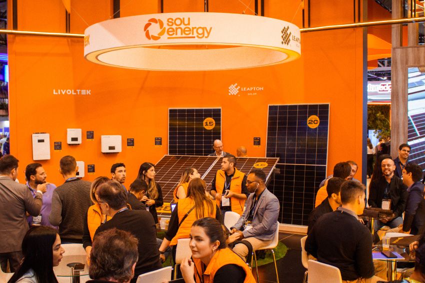Canal Solar Sou Energy apresenta suas estruturas de fixação em PRFV na Intersolar