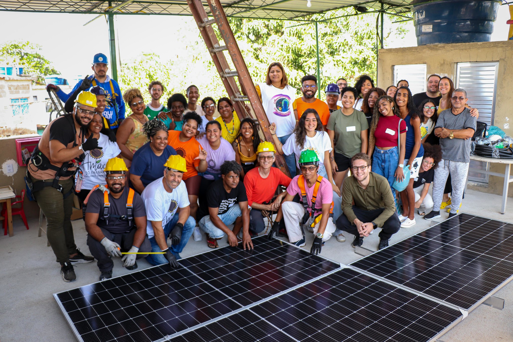 Instalação do sistema fotovoltaico foi comemorada pela comunidade. Foto: Alexandre Cerqueira/ComCat
