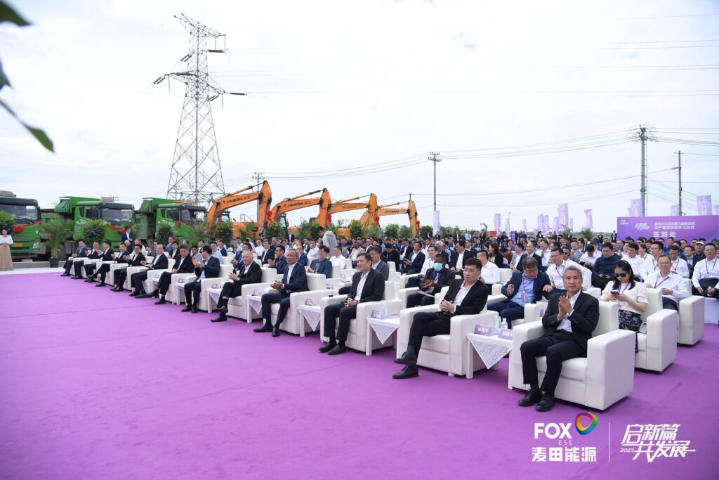 Início da construção da nova fábrica foi celebrada durante cerimônia. Foto: Fox ESS/Divulgação