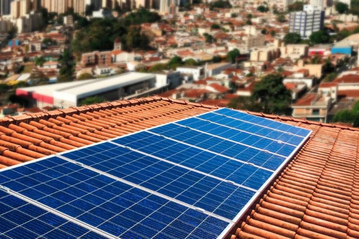 Energia solar chega a 35 GW e supera R$ 170 bilhões em investimentos no  Brasil, segundo a ABSOLAR