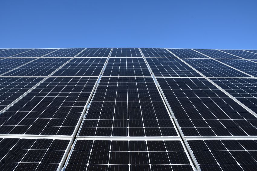 08-11-23-canal-solar-Especialistas projetam novo boom da geração própria de energia