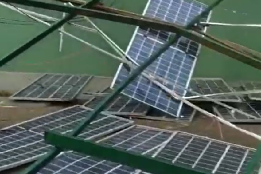 Estrutura de posto de combustíveis com painéis solares cai durante temporal