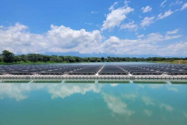 Empresa quer transformar lagos de mineração em usinas de energia solar