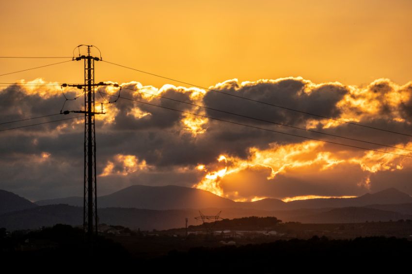 Novembro foi o mês com maior consumo médio de energia elétrica em 2023, diz CCEE