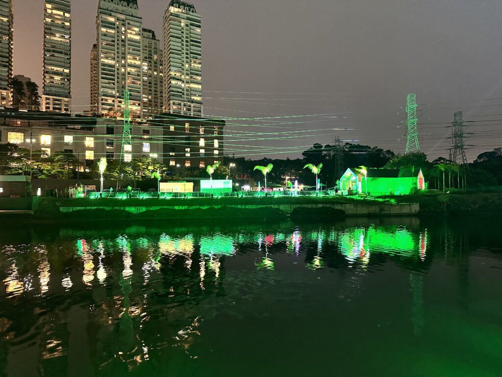 Floating Bar Heineken, localizado no parque Bruno Covas. Imagem: Reprodução