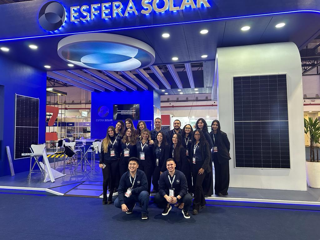 Equipe da Esfera na Intersolar South America 2023. Imagem: Esfera Solar/Divulgação
