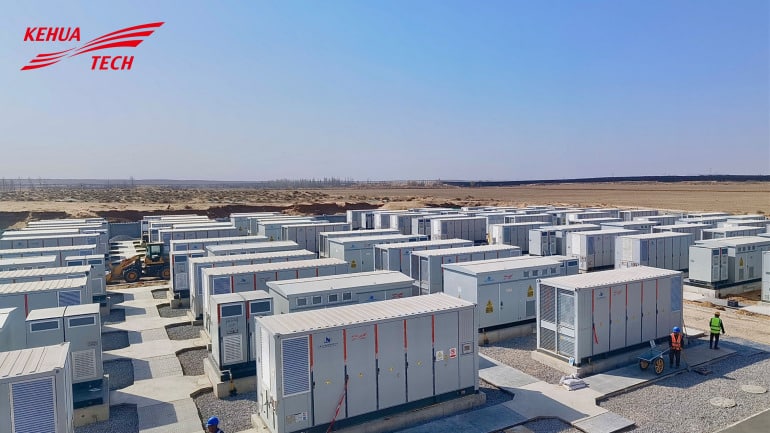 Projeto de armazenamento de energia de 100 MW / 200 MWh com refrigeração líquida em Ningxia, China. Imagem: Kehua/Divulgação