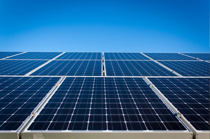 Canadian e Growatt lideram preferência de equipamentos solares no Brasil