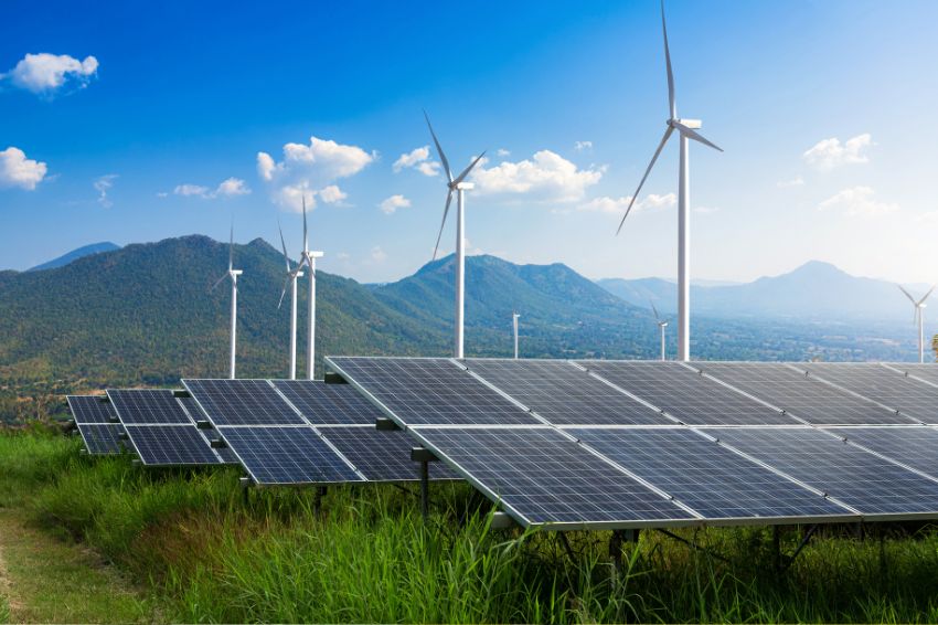 Capacidade global adicionada de fontes renováveis cresceu 50% em 2023, diz IEA