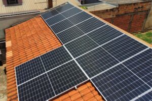 Energia solar Canal Solar Sistema residencial obtém aumento de 10% na geração de energia com painéis full-screen