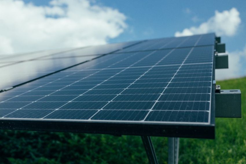 Parceria com universidades busca impulsionar o uso de energia solar no campo