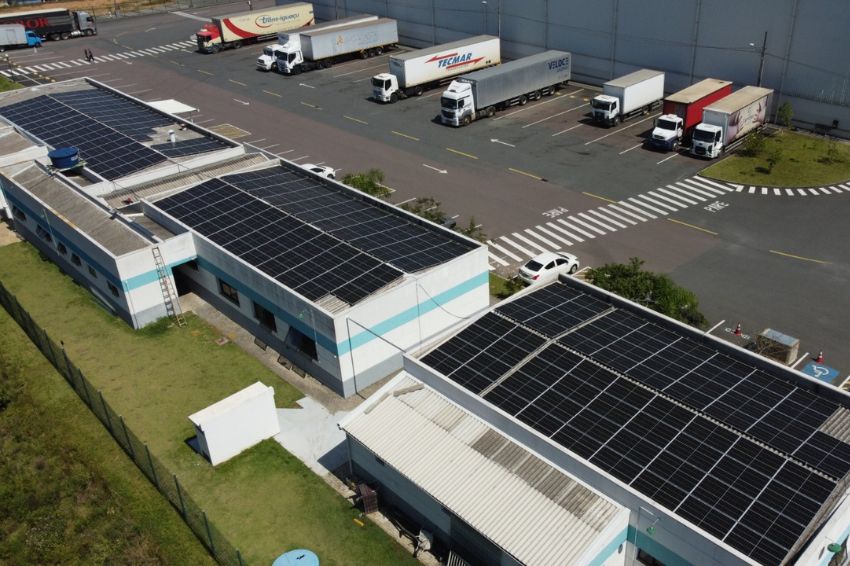 Condomínio HP economiza R$ 70 mil com energia solar em Curitiba