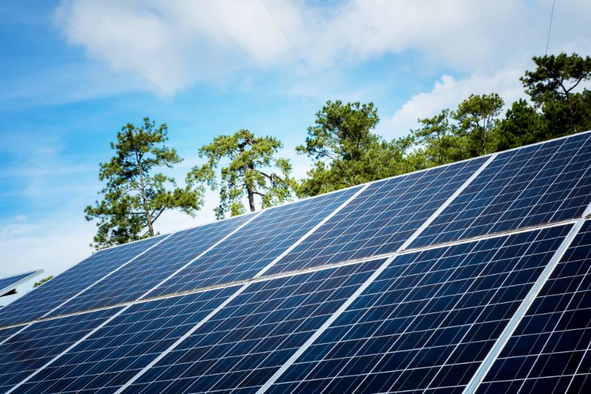 Indústria solar é altamente dinâmica, com avanços tecnológicos e mudanças nas condições do mercado ocorrendo rapidamente