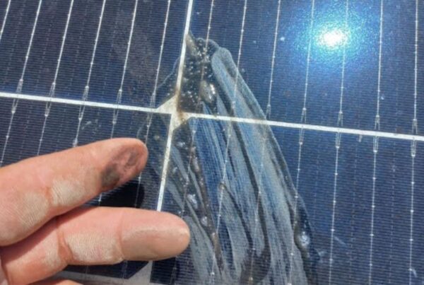 Qual o real impacto de se realizar ou não a limpeza preventiva nos painéis solares?