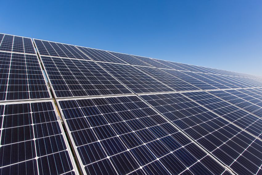 Financiamento para energia solar cai 48% no último ano, aponta CELA