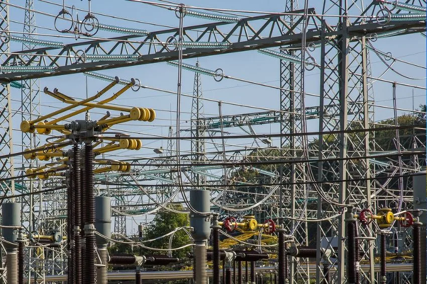 Falha em sistema de transmissão interrompe 920 MW de carga em Manaus