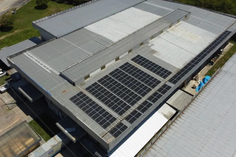 Empresa de embalagens economiza R$ 9 mil mensais com solar