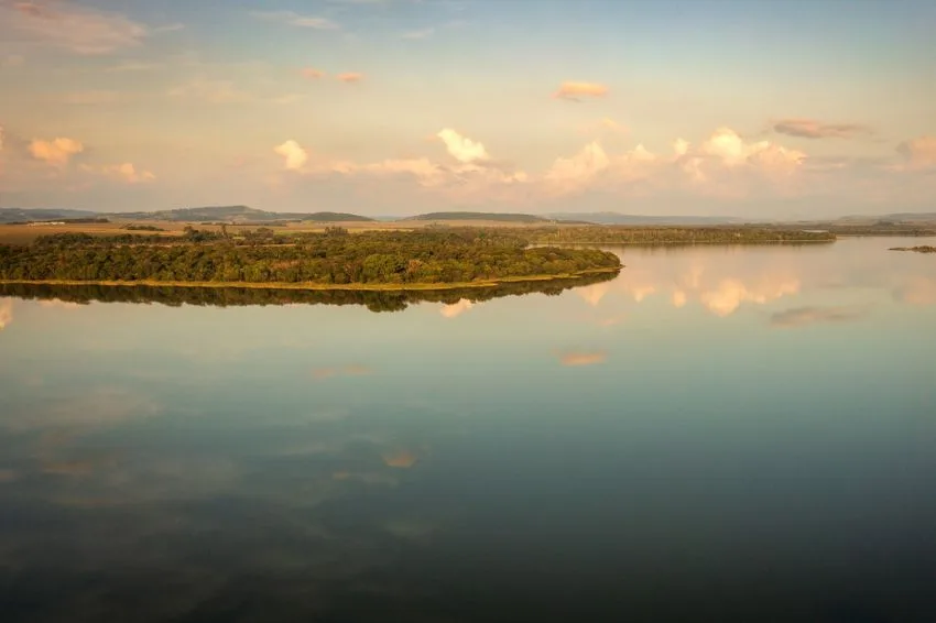 Itaipu vai instalar usina solar flutuante no reservatório