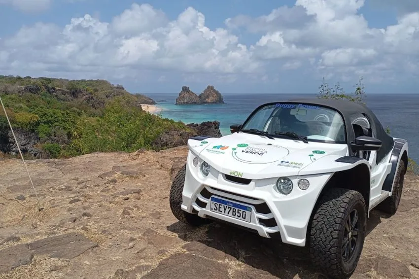 Fernando de Noronha ganha usina solar para abastecimento de VEs