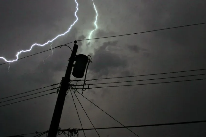 Por que as condições climáticas estão provocando quedas de energia?