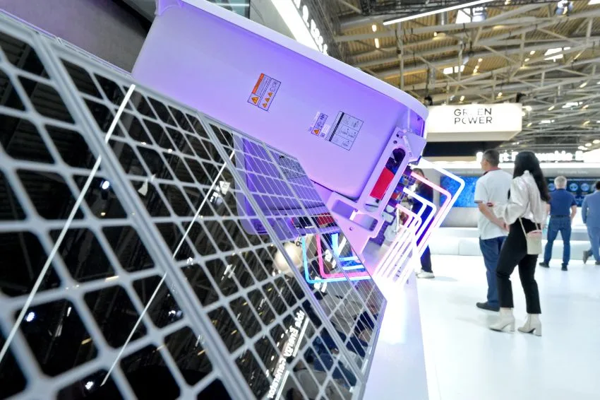 Intersolar Europe destaca sistemas híbridos, usinas flutuantes e soluções em BIPV