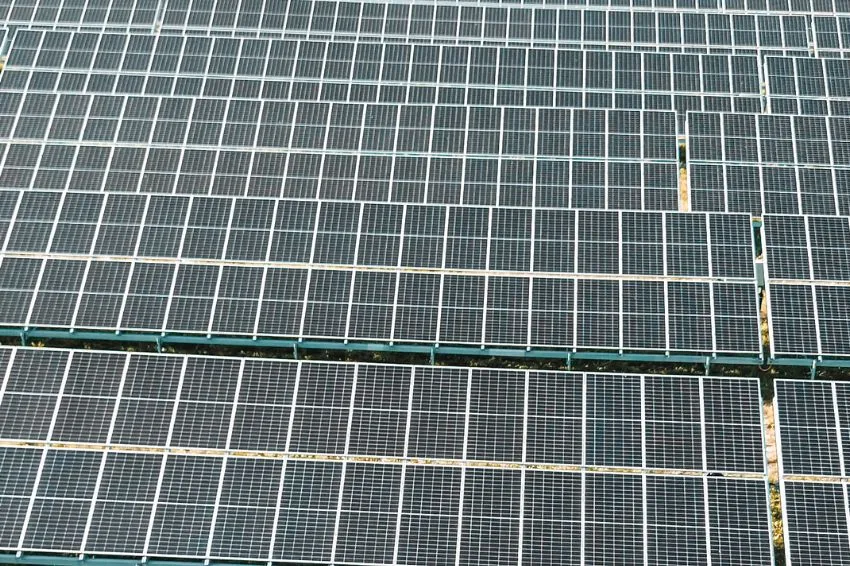 Demanda por equipamentos fotovoltaicos superou 22 GWp em 2024, diz Greener