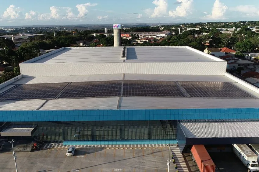 Grupo Descarbonize firma parceria com LONGi para distribuir módulos HPBC no Brasil