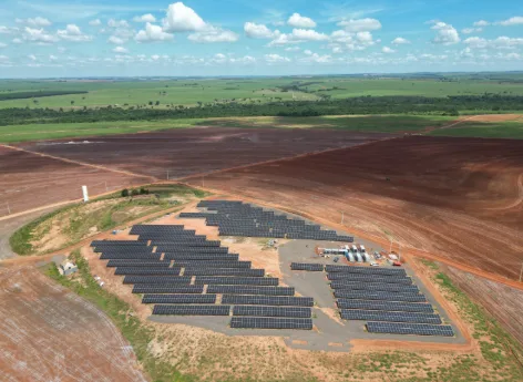 Citricultor recebe sistema híbrido do Grupo GSE