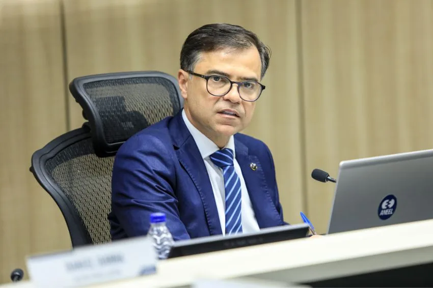 Diretor-geral da ANEEL prevê acionamento da bandeira vermelha no segundo semestre