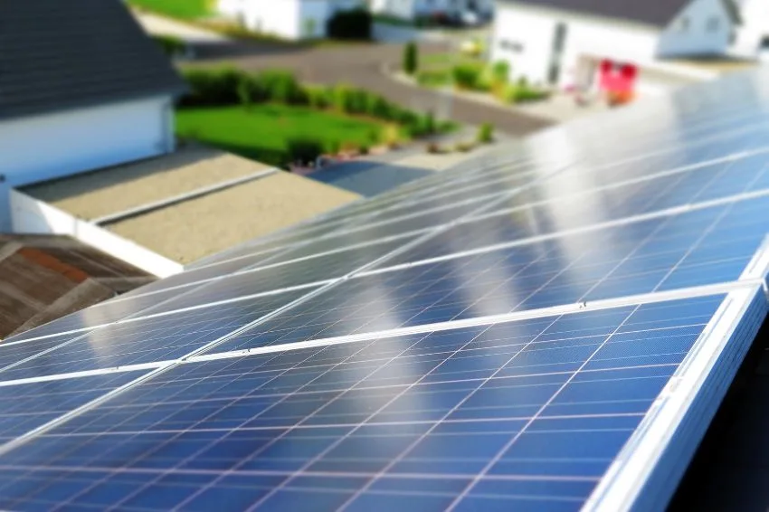 Energia solar distribuída oportunidade histórica ou risco de retrocesso para o Brasil