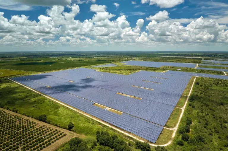 Capacidade instalada pela energia solar levou 70 anos para atingir 1 TW e apenas dois para duplicá-lo
