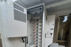 Morador de SP aposta em energia solar com BESS e conquista autonomia energética