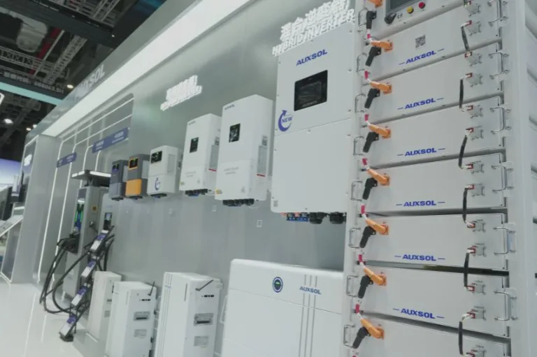 Canal Solar - Auxsol amplia portfólio com soluções em inversores, baterias e mobilidade elétrica