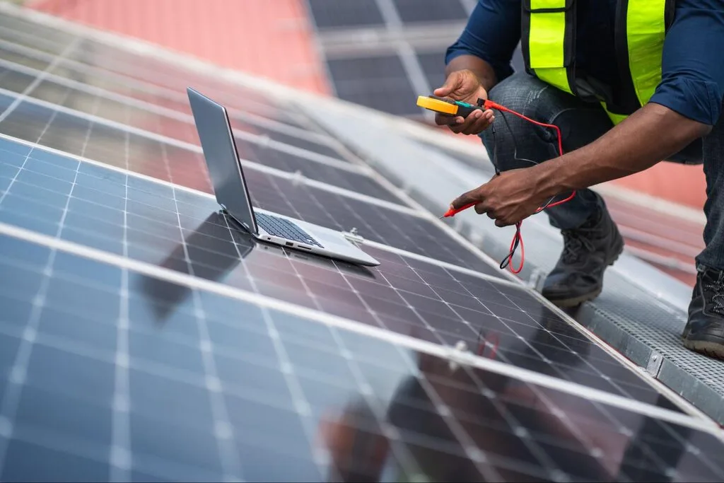Manutenção de placas solares