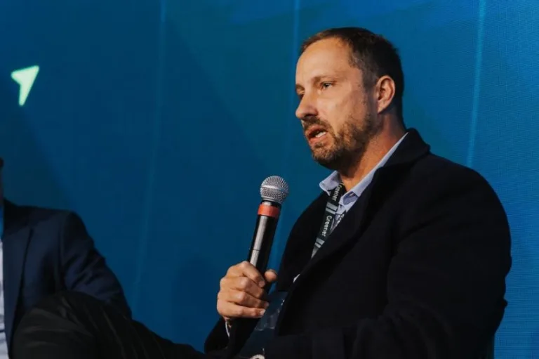 Canal Solar - “Bateria é um empilhamento de receita no mercado”, diz diretor da WEG