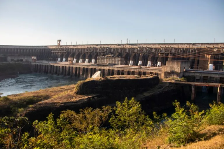 Conheça os detalhes da primeira usina solar flutuante da Itaipu Binacional Conheça os detalhes da primeira usina solar flutuante da Itaipu Binacional Conheça os detalhes da primeira usina solar flutuante da Itaipu Binacional