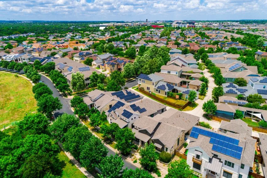 Canal Solar - Sunrun e Tesla firmam parceira para expandir energia solar residencial no Texas 