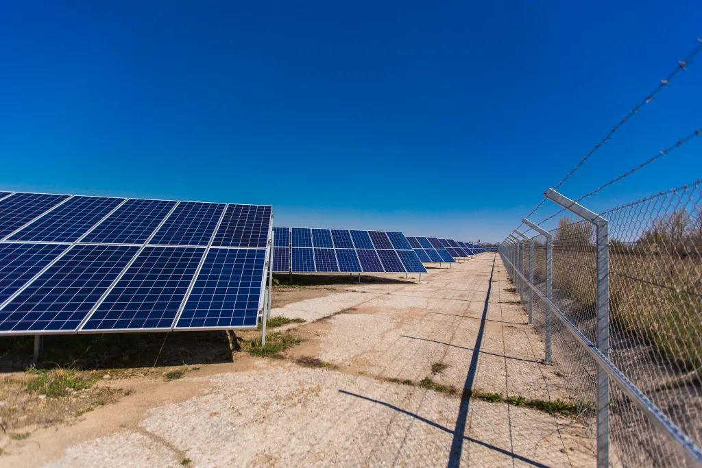 Tarifaço compromete viabilidade de fornecedores indianos no setor solar norte-americano
