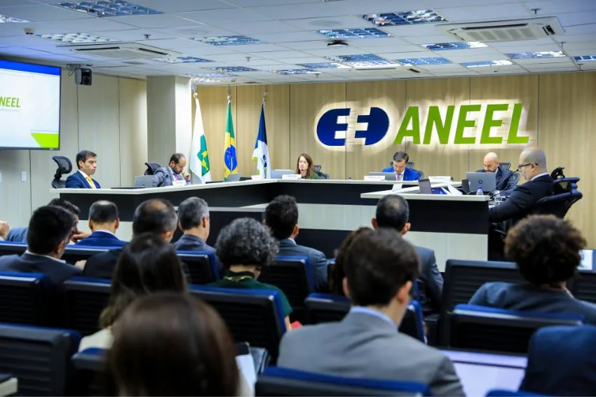Canal Solar - Análise de consulta pública sobre armazenamento de energia elétrica é adiada