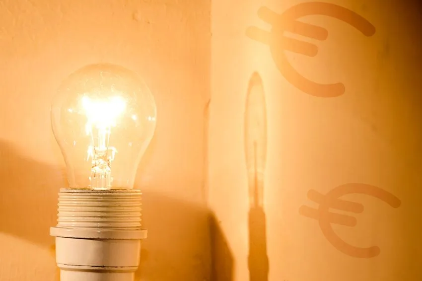Canal Solar - Conta de luz subirá acima da inflação em 2025, afirma ANEEL