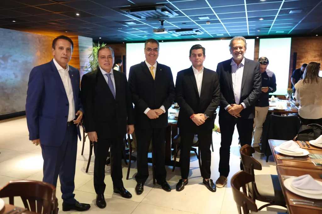 Canal-Solar -FREPEL reúne parlamentares e setor elétrico para debater desafios da energia limpa