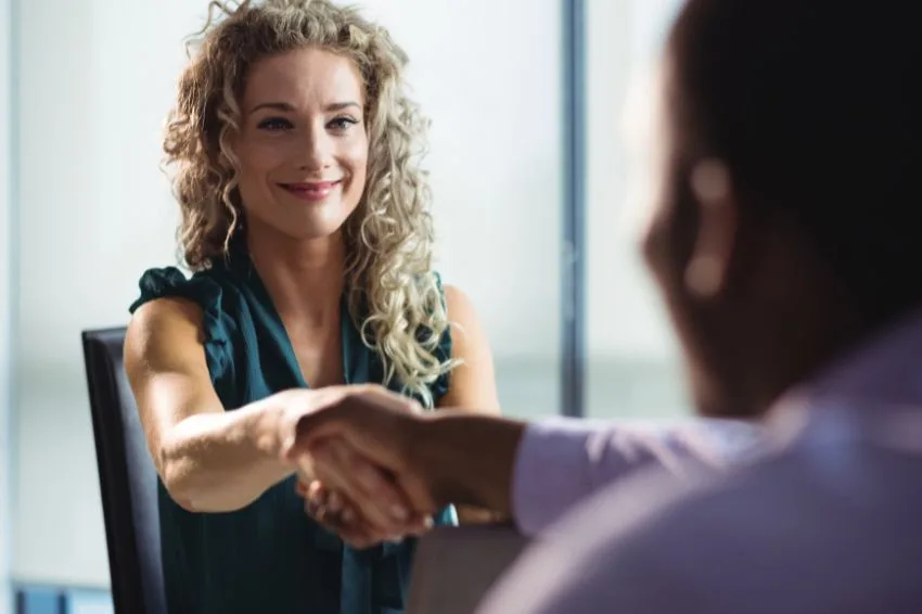 Canal-Solar-empregos-Energia solar deve contratar 109 mil profissionais em 2025, mas alta rotatividade ameaça crescimento