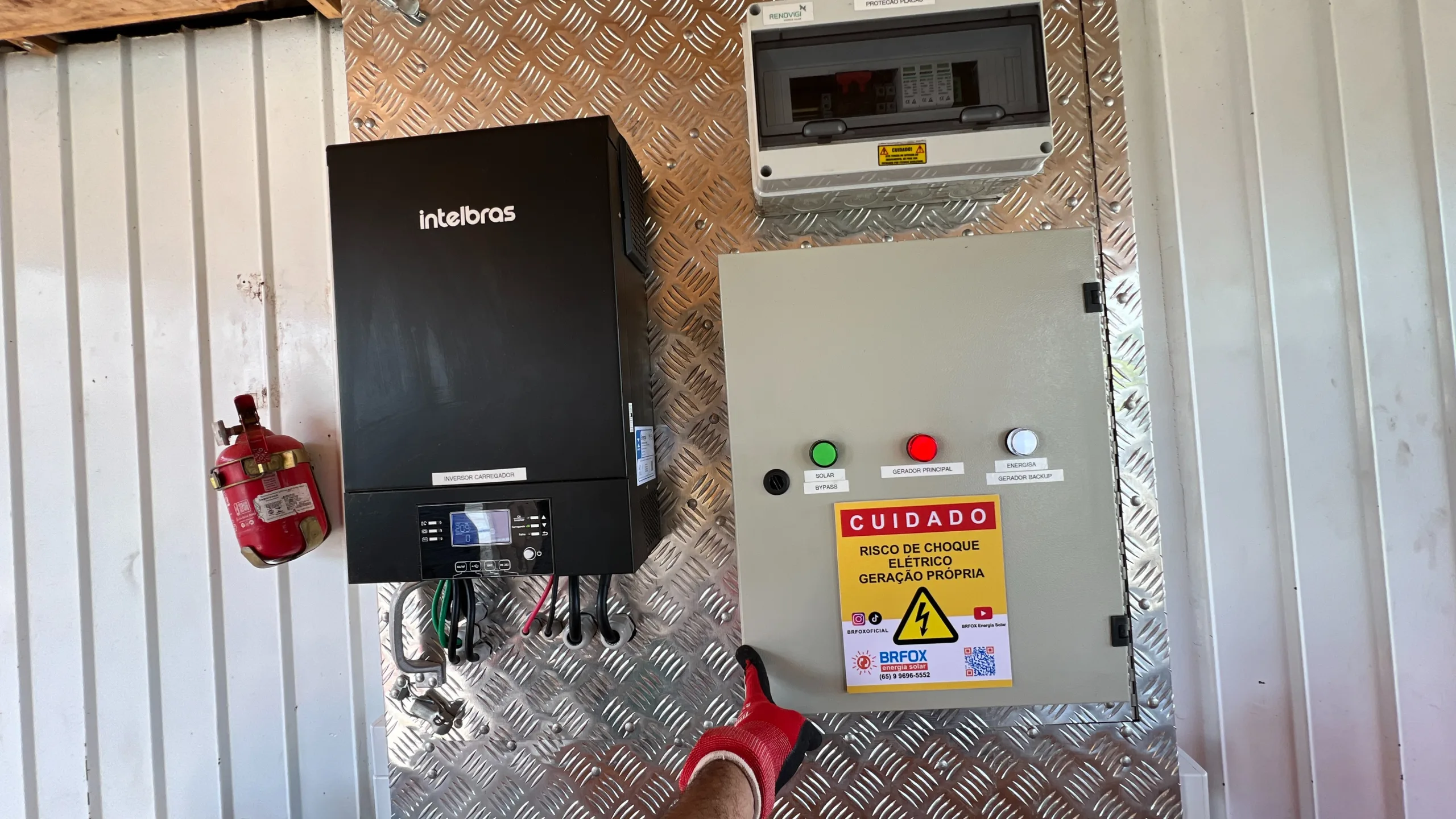 Chalana no Pantanal ganha autonomia energética com sistema fotovoltaico híbrido