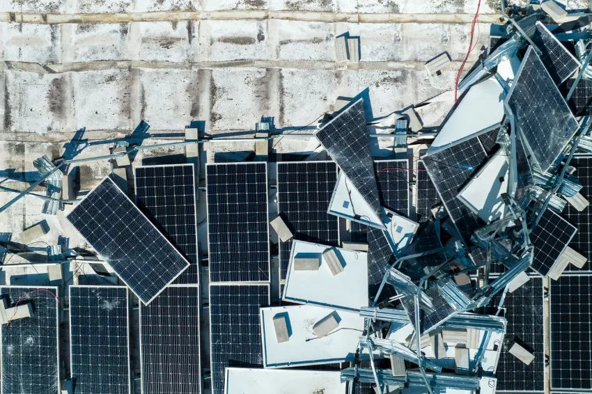 Ventania coloca em risco instalações solares