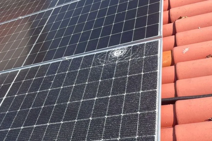 Canal Solar - Balas perdidas dañan sistemas solares en Río; integrador documenta incidentes